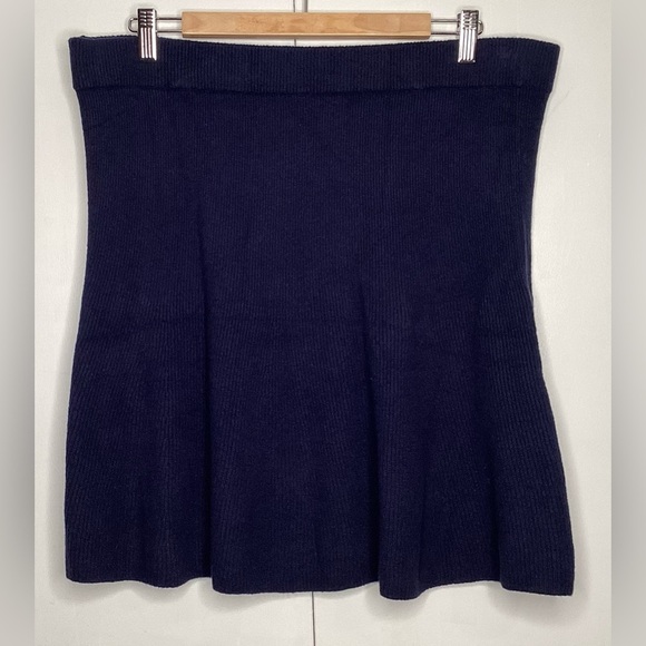 Gap navy blue knit lg skirt - Picture 1 of 7